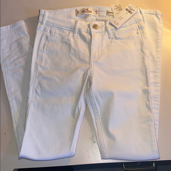 NWT!! Hollister low rise & slim cut white jeans 🤍✨ - Picture 6 of 7